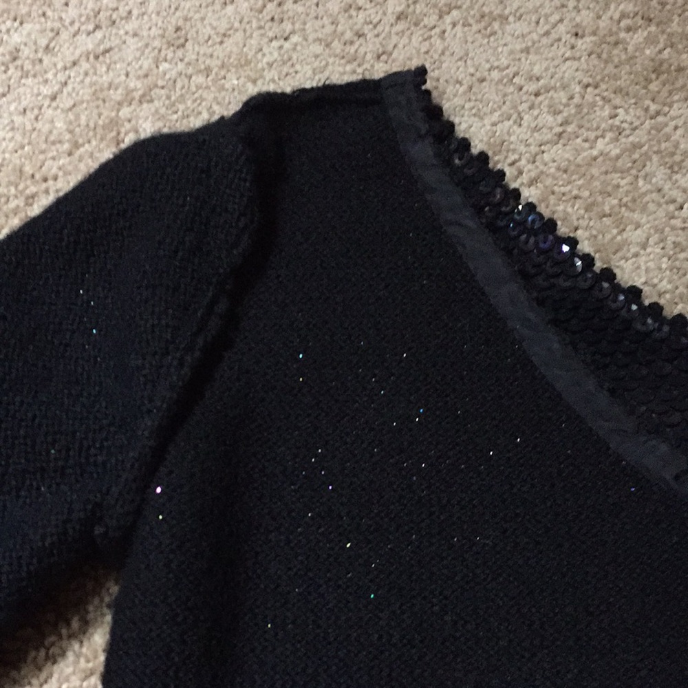 Dressy sequined top. - Picture 6 of 7